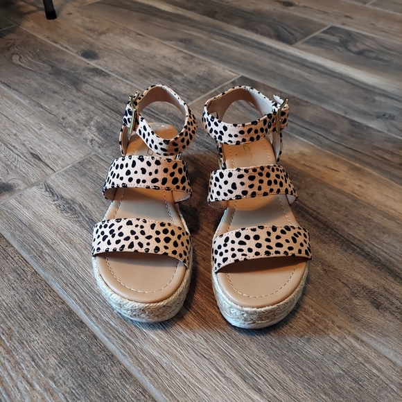 SODA Women's Animal Print Cheetah Espadrille Sandals - Picture 3 of 9